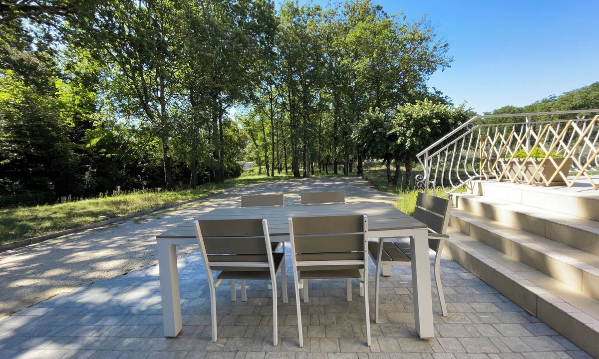 Piolenc Cottage | Les oliviers" cottage in exceptional, tranquil setting