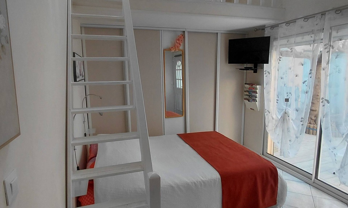 Bas-Vernet Bed & Breakfast | LES ORCHIDEES CHAMBRE D' HOTES PERPIGNAN LA RAYONNANTE