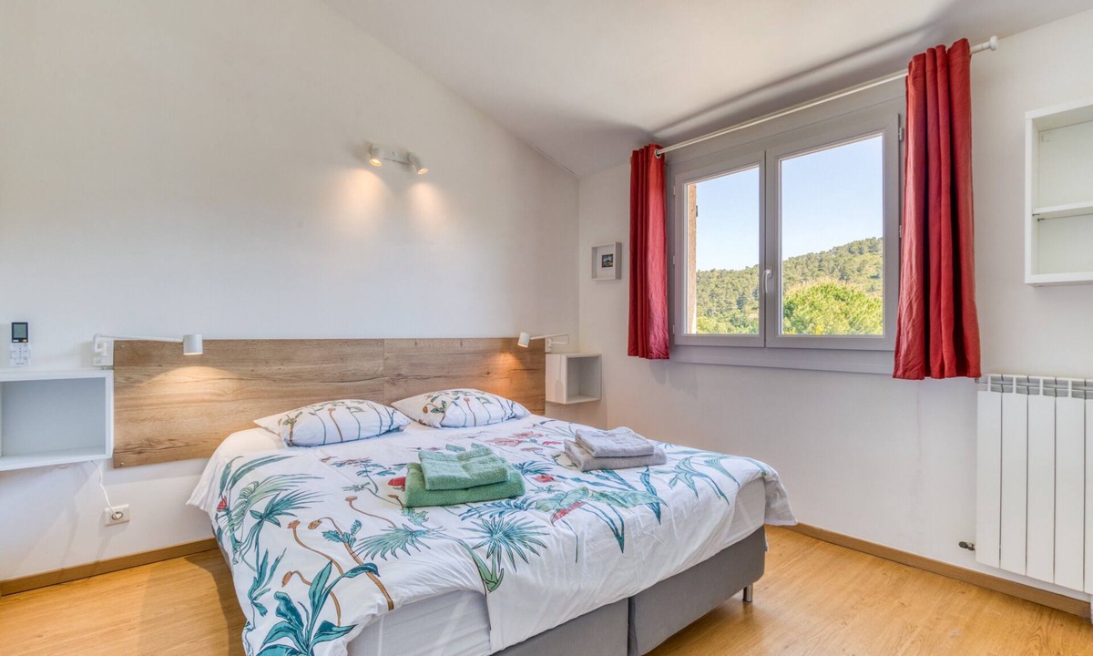 Clermont-l'Herault Apartment | Les pénates de Mélilotte with Terrace