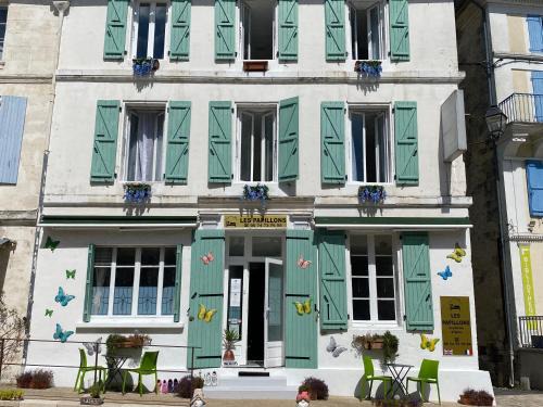 Verteillac House | Les Papillons