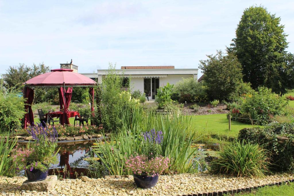 Coeuve Bed & Breakfast | Les Petites Chambres de la Bleue Maison