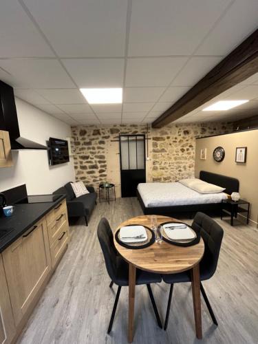 Digoin Apartment | Les Pichies, Studio Dadoum, Centre ville