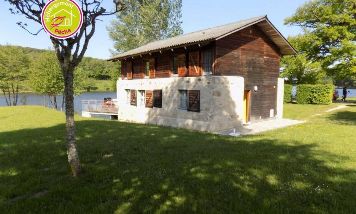 Senaillac-Latronquiere House | Les Pieds dans l'Eau