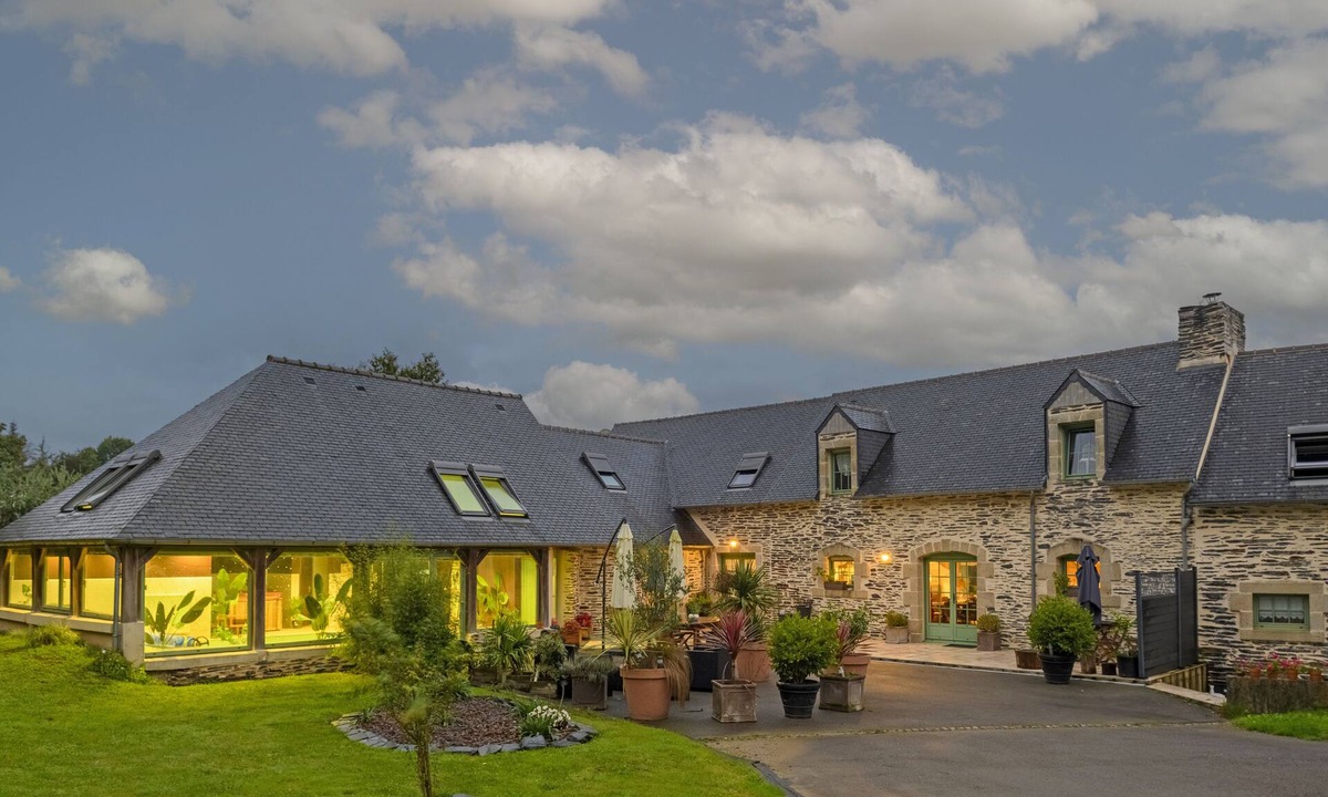 Saint-Coulitz House | Les Pierres Bleues