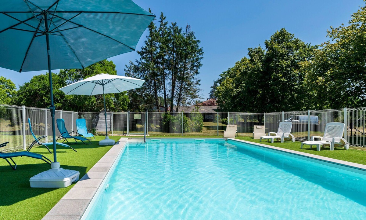 Lesperon Apartment | 'Les Pins - Domaine Des Landes' with Shared Pool, Private Covered Terrace and Shared Garden