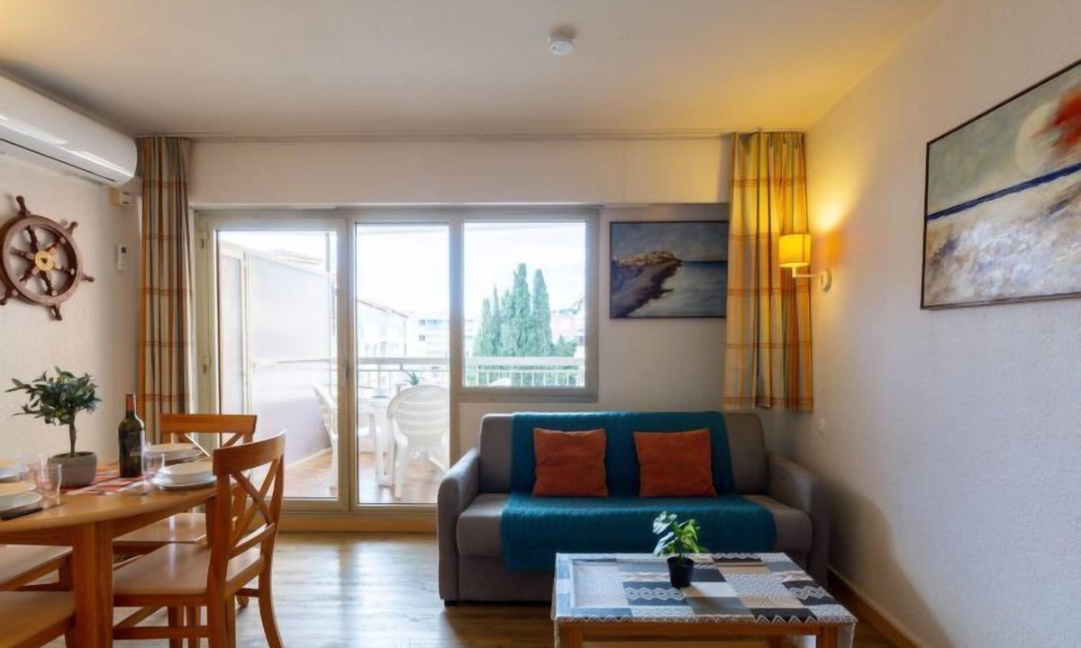 Sainte-Maxime City Centre Apartment | Les Platanes by Interhome