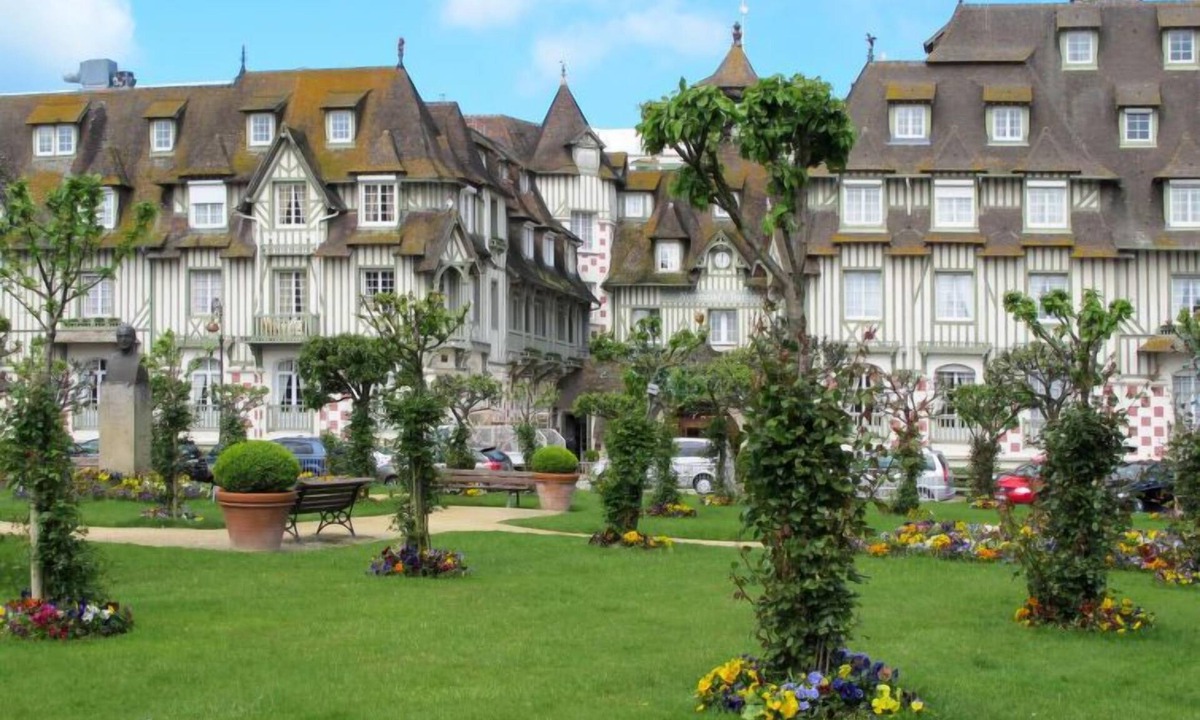 Courtonne-la-Meurdrac House | Les Prés Rousselins by Interhome