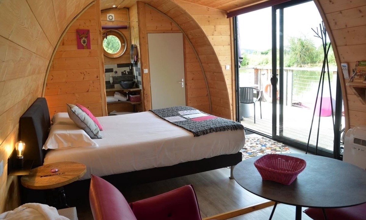 Chablis Ski Chalet | Les Preuses floating cabin with private spa