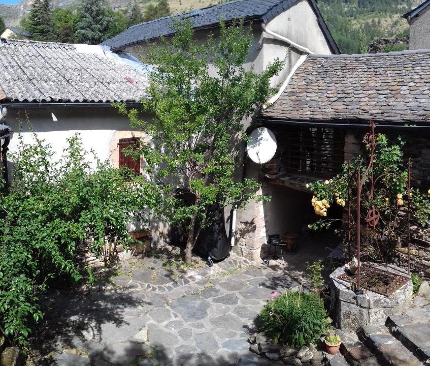 Fraissinet-de-Fourques House | Les pruniers