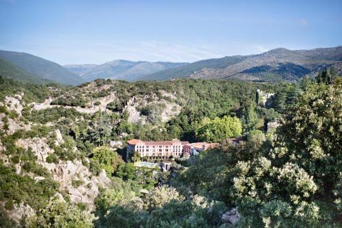 Molitg-les-Bains Hotel | Les Pyrénées - le Grand Hôtel & le Château