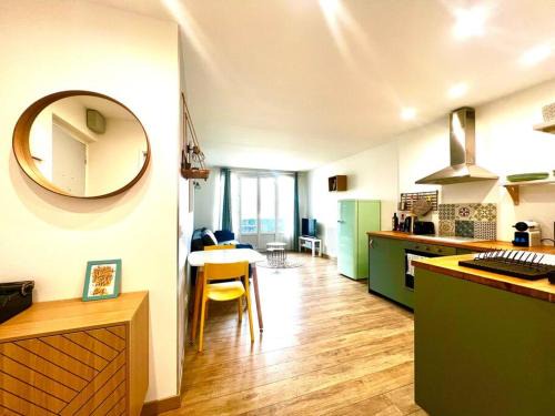 Secteur 1 Apartment | Les quais, Vue fleuve, Proche Gare & Parking Privé