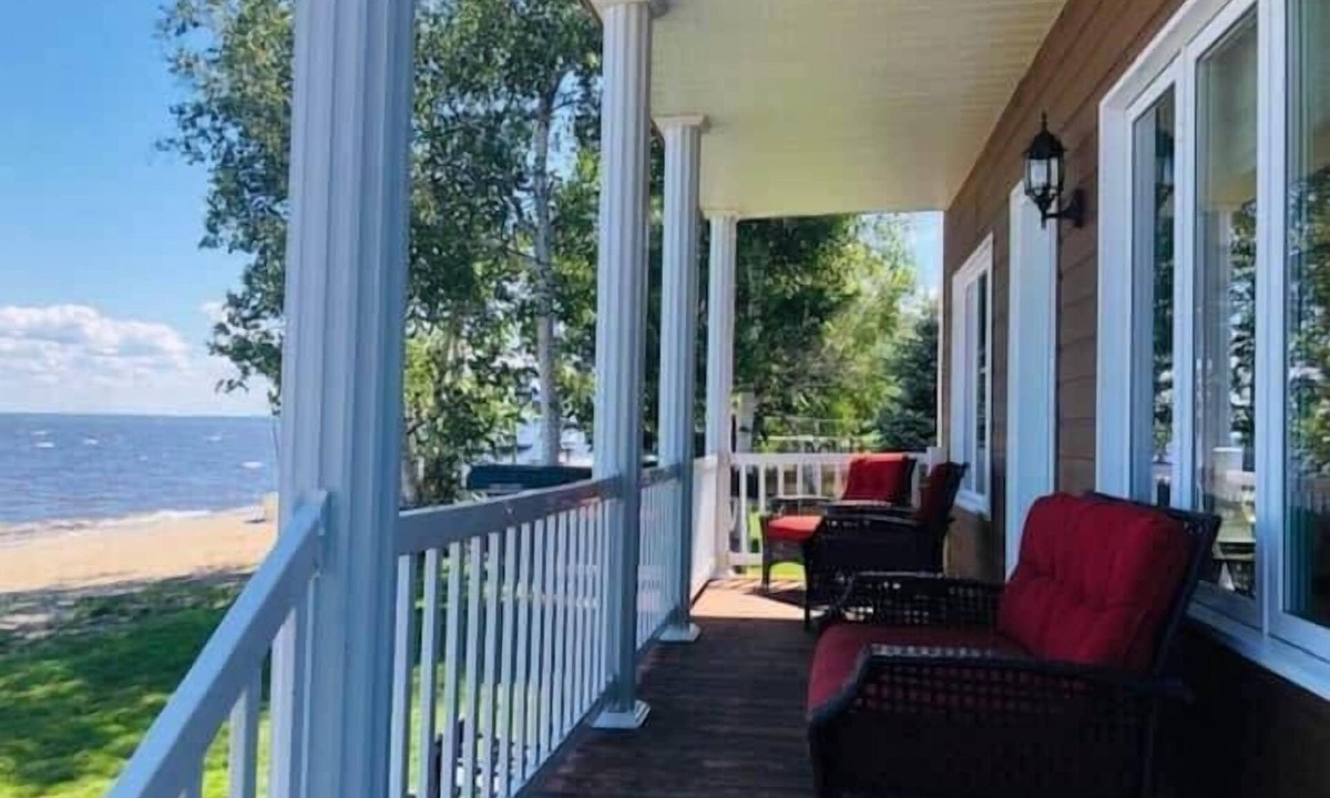 St. Felicien Ski Chalet | Les Quatre Vents | Lakefront & Private Beach