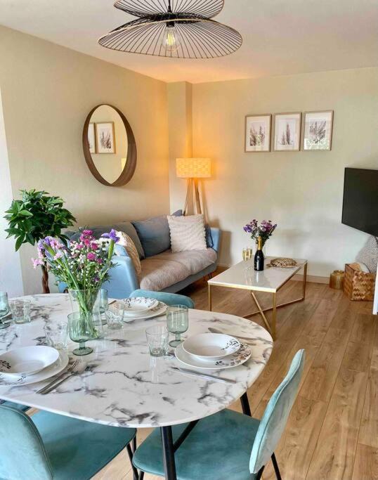 Chateauroux Apartment | Les rives de l’Indre. Parking gratuit. Lit 160CM