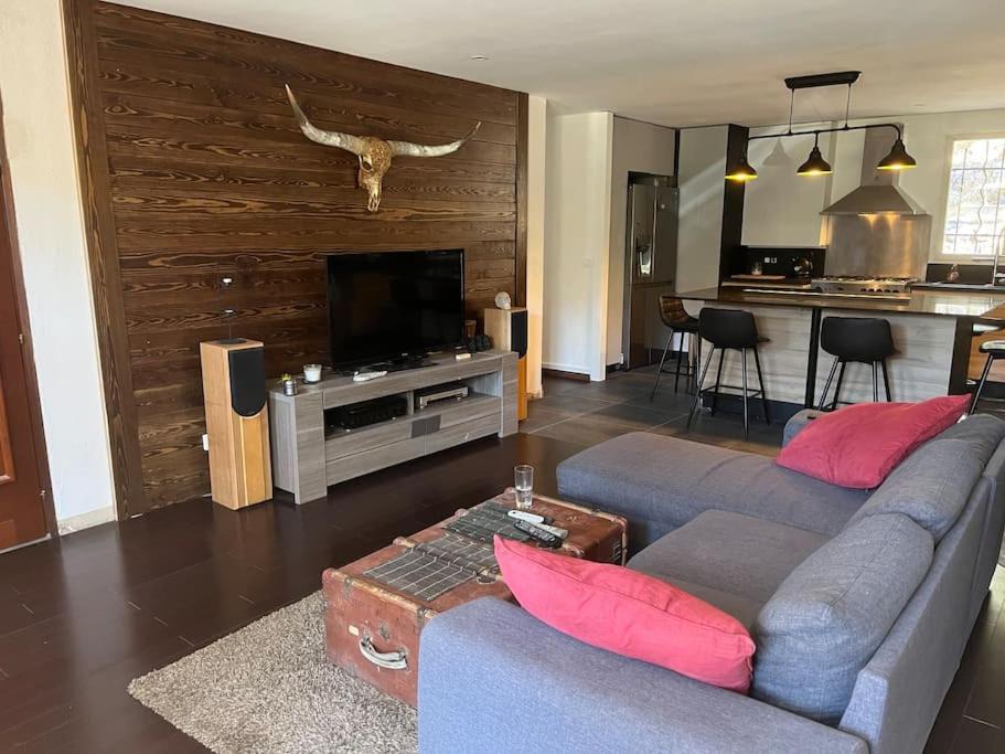 Valderoure House | Les rocailles