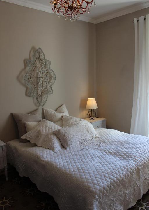 La Bruguiere Bed & Breakfast | Les Romarins B&B, 10 min d'Uzès, piscine et grand jardin, Table d'hôte