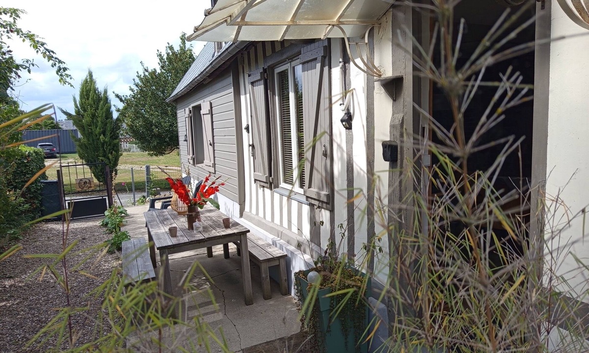 Neville House | "Les Roses d'Antan": La Rose ancienne, Family gite