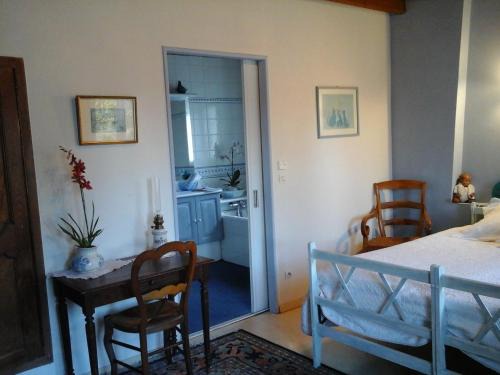 Gemozac Bed & Breakfast | LES Roses Trémières