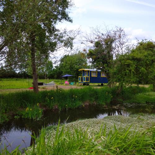 Le Vieil-Bauge House | Les roulottes du Moulin de Palet