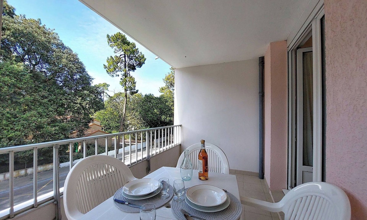 Saint-Palais-sur-Mer Apartment | Les Sables d'Or by Interhome