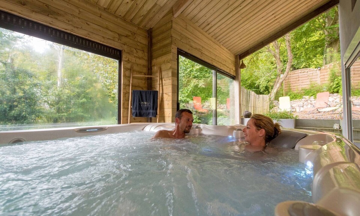 Clerques Cottage | Les sens des bois night with private Jacuzzi for couple