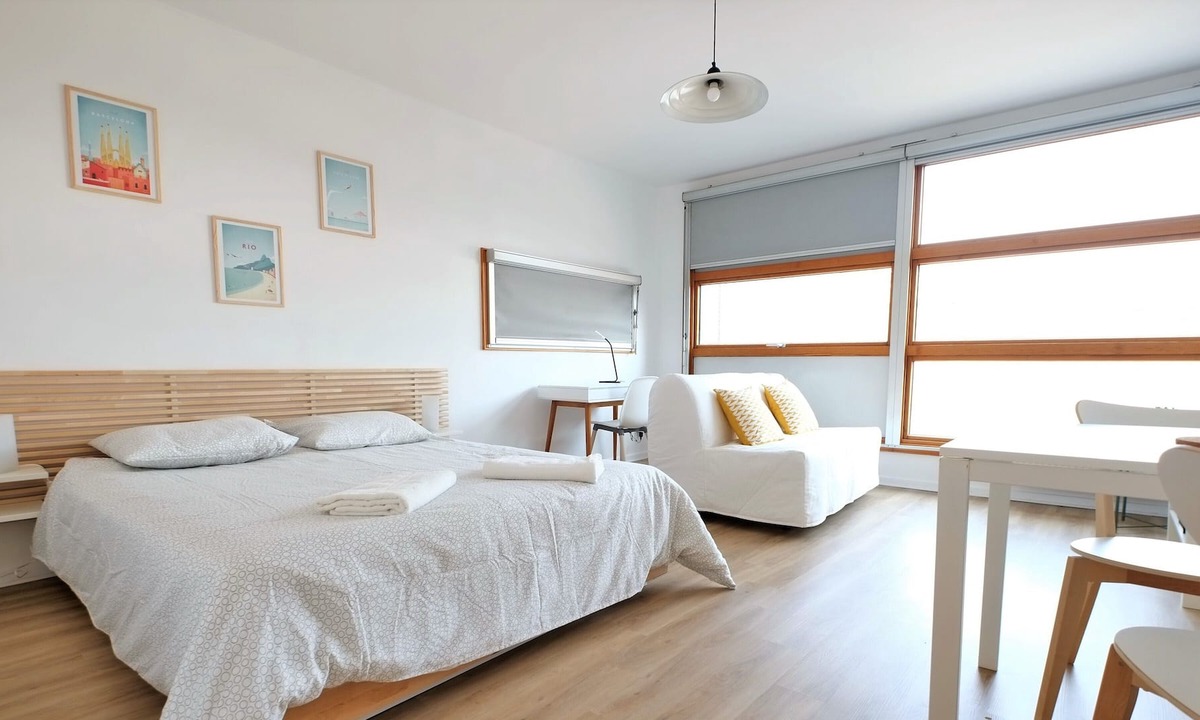 Lille Apartment | Les Studiantes - 32 sqm city centre train/metro
