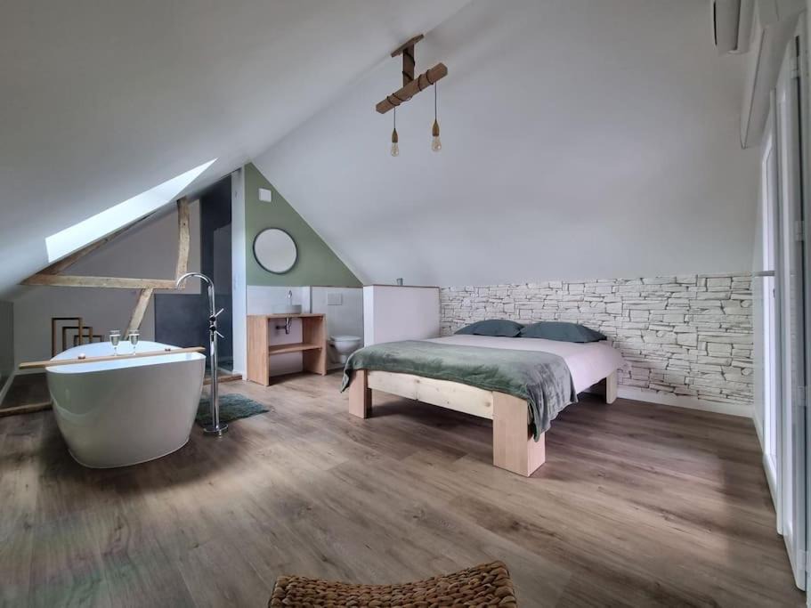 Trepied House | Les terres de Marie - Logement calme et moderne