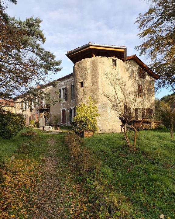 Montesquieu-Avantes House | Les toits de Miramont