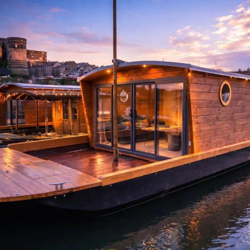 Downtown Angers Boat Rental | Les Toues Angevines