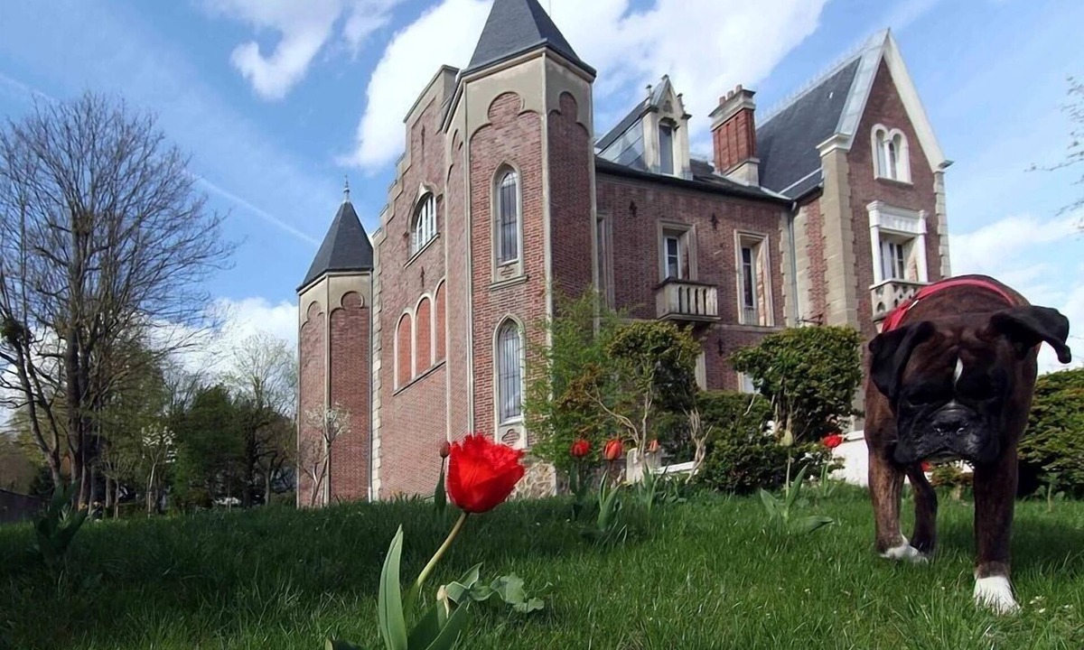 Meulan-en-Yvelines Bed & Breakfast | Les Tourelles de Thun