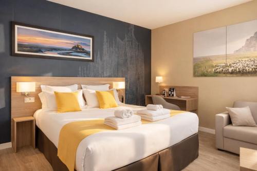 Le Val-Saint-Pere Hotel | Les Treize Assiettes - Hôtel & Restaurant