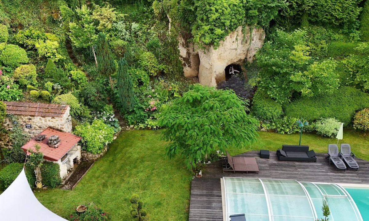 Longueval-Barbonval House | Les Trois Grottes, year-round heated outdoor pool, 7 rooms.