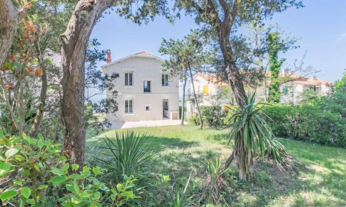 Saint-Palais-sur-Mer House | Les Trolls by Interhome