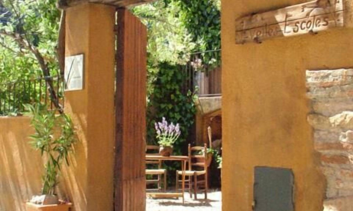 Les Irles Other | Les Velles Escoles