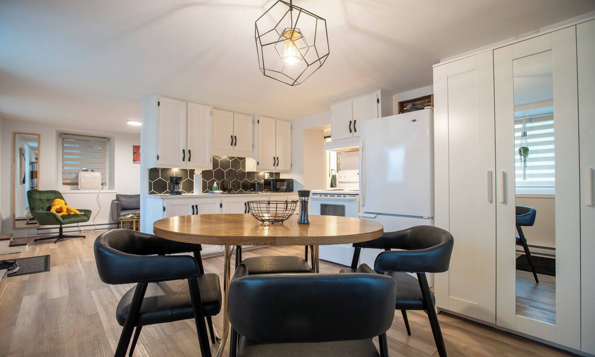 Quartier 5-4 Apartment | Les Voûtes Royal Urbain| Parking | Pet friendly