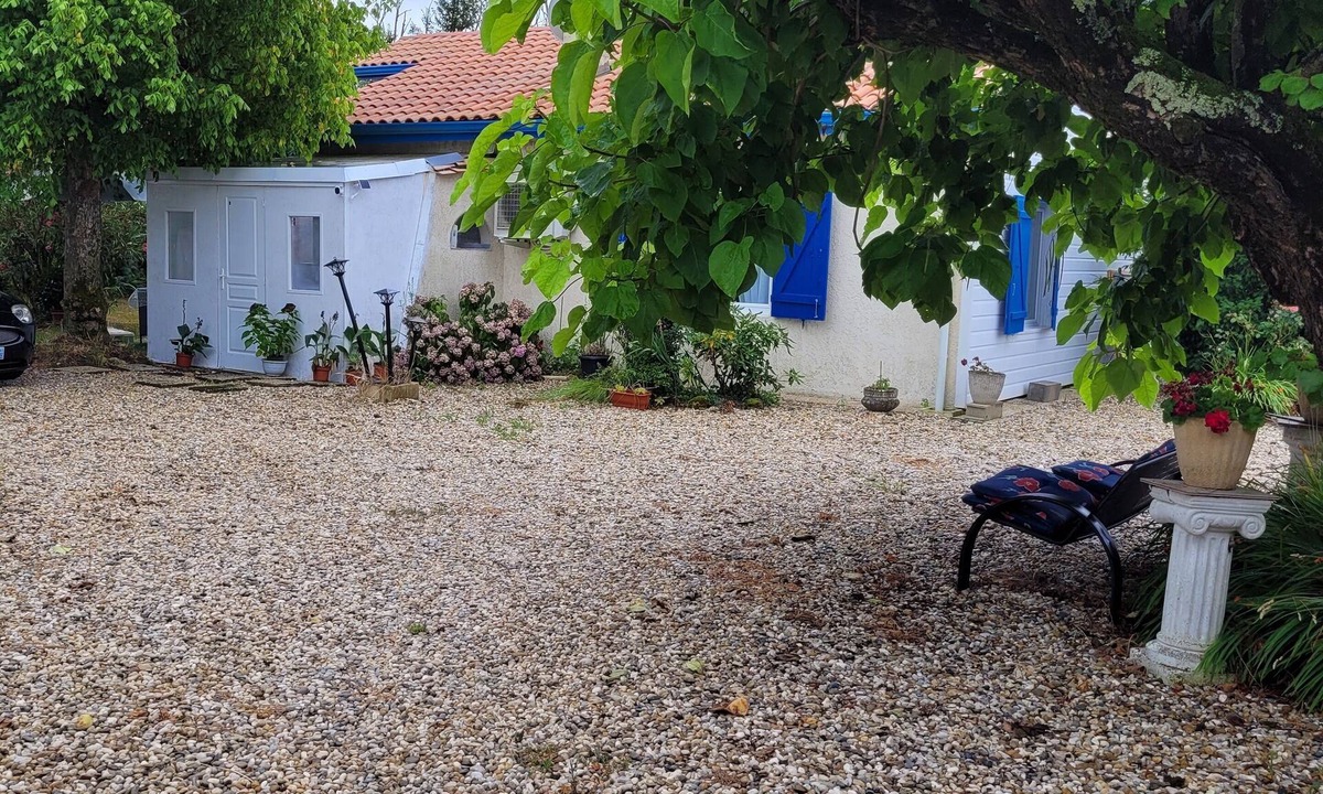 Saint-Vivien-de-Medoc House | Les Volets Bleus