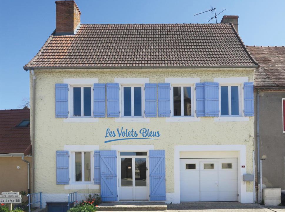 Pierrefitte-sur-Loire House | Les Volets Bleus