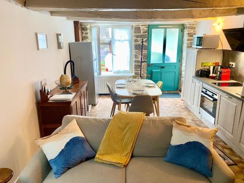 Dinan House | Les Volets Blancs