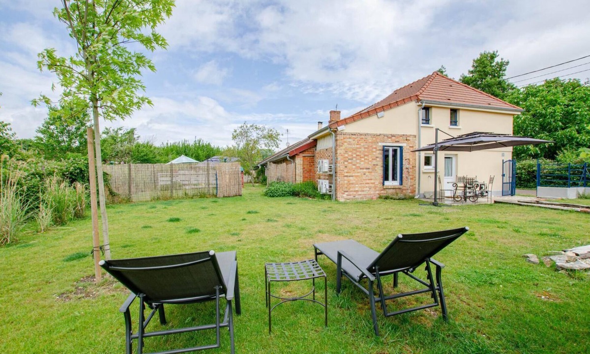 Brevonnes House | Les Volets Bleus - BREVONNES