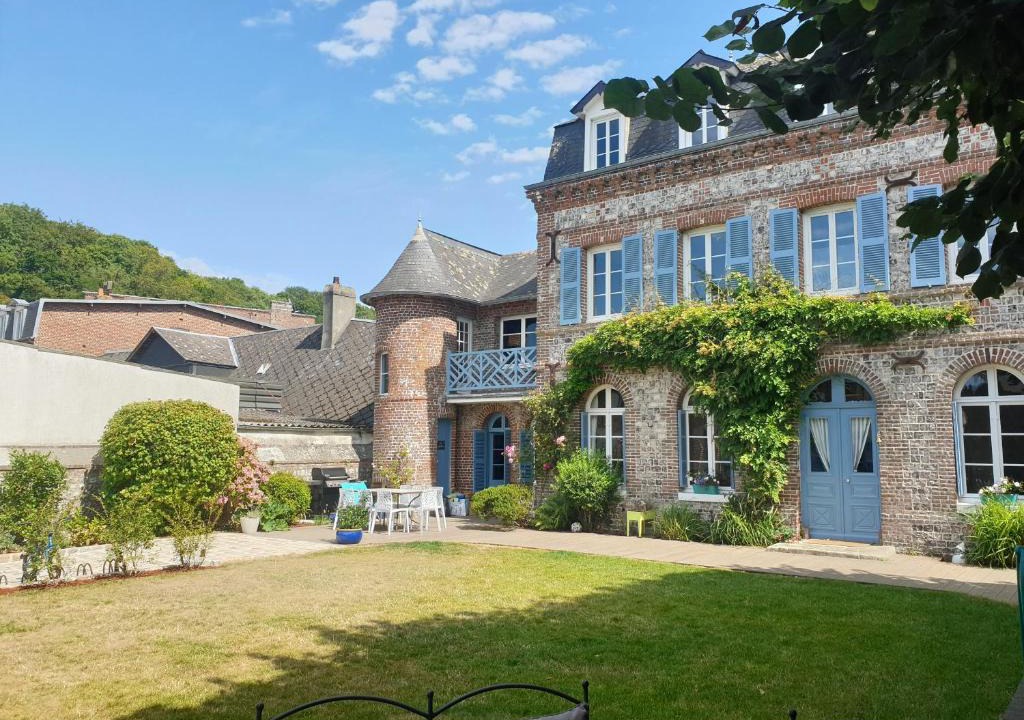 Veules-les-Roses House | Les Volets Bleus de Veules Les Roses
