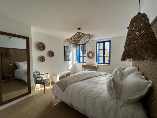 Jublains House | Les Volets Bleus house and spa
