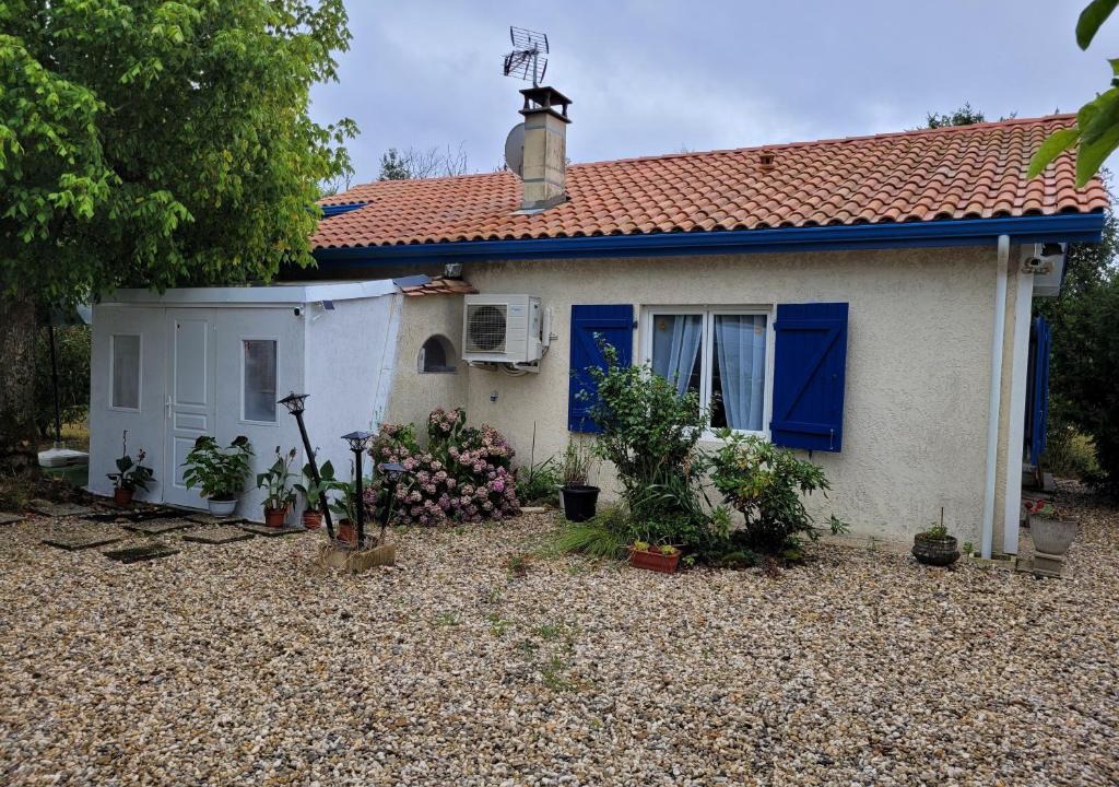 Saint-Vivien-de-Medoc House | LES VOLETS BLEUS