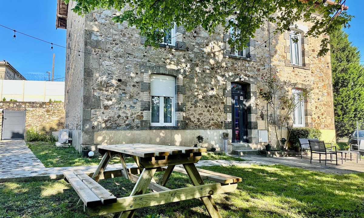 Limoges Apartment | Lescinqsuites/Le Chivas - Dabnb