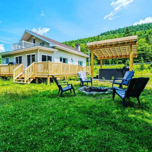 Saint Zenon House | LeSerein, 3 Chambres, spa, bord de rivière.