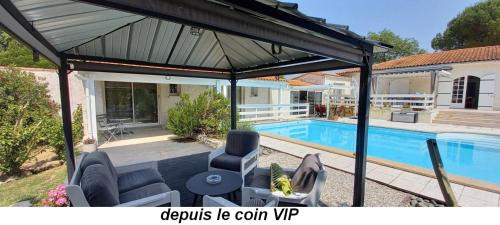 Boutiers-Saint-Trojan House | LesFrugères