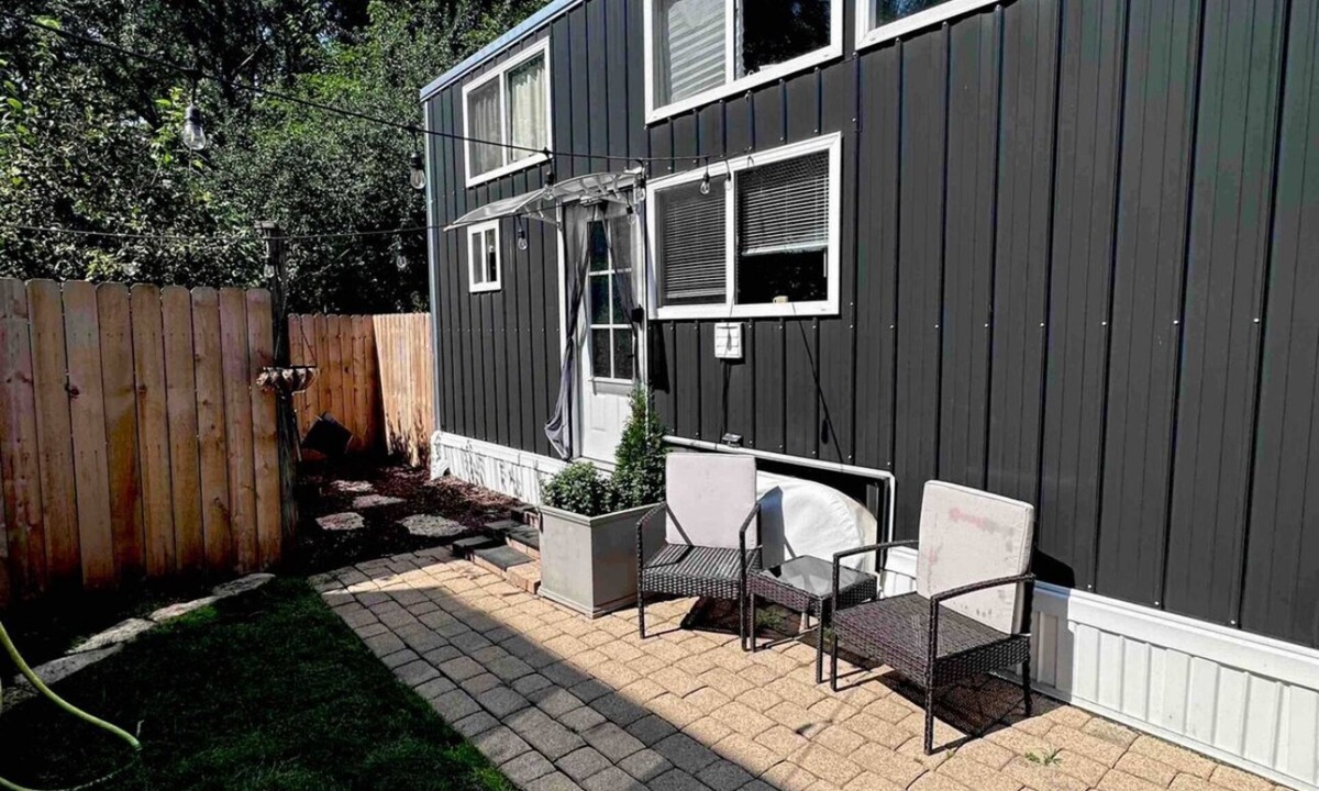 Burr Ridge House | Less is more! Pet friendly Tiny Home near Chicago!n