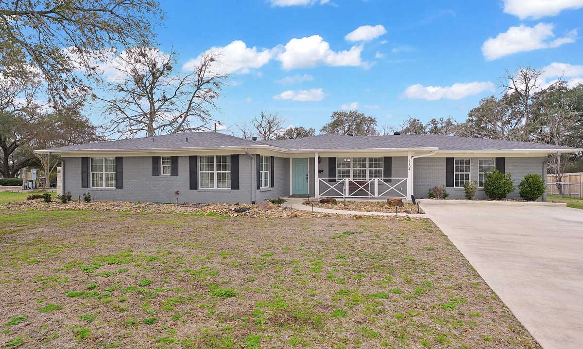 College Hills Estates House | Less than 1 mile from Texas A&M University!