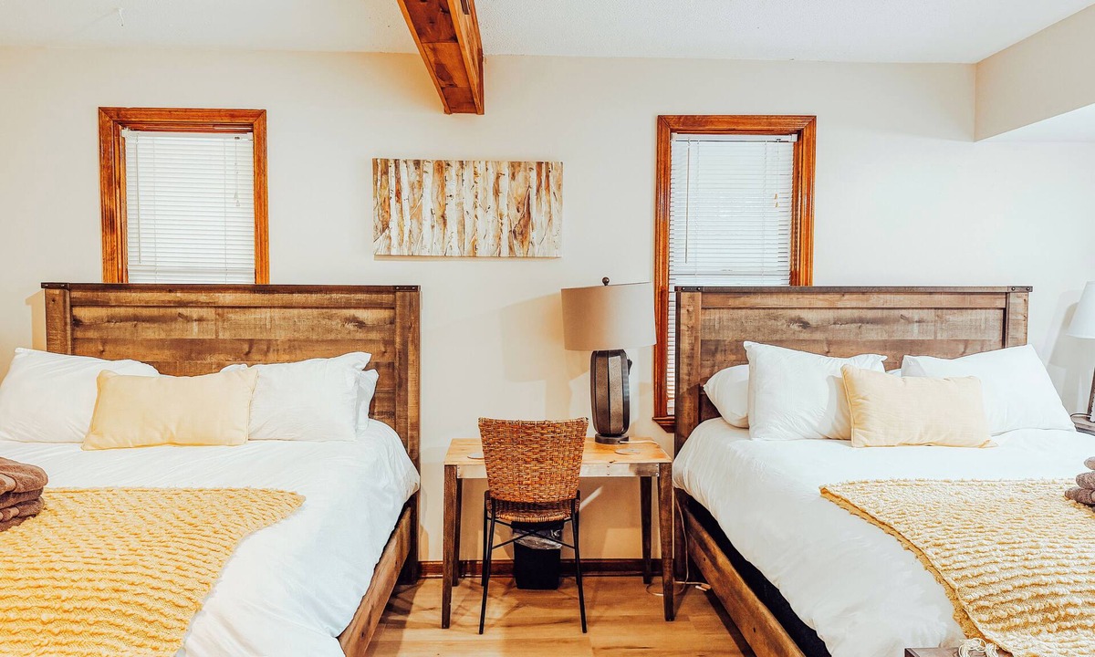 Clemson House | Less than 2 miles to Death Valley!