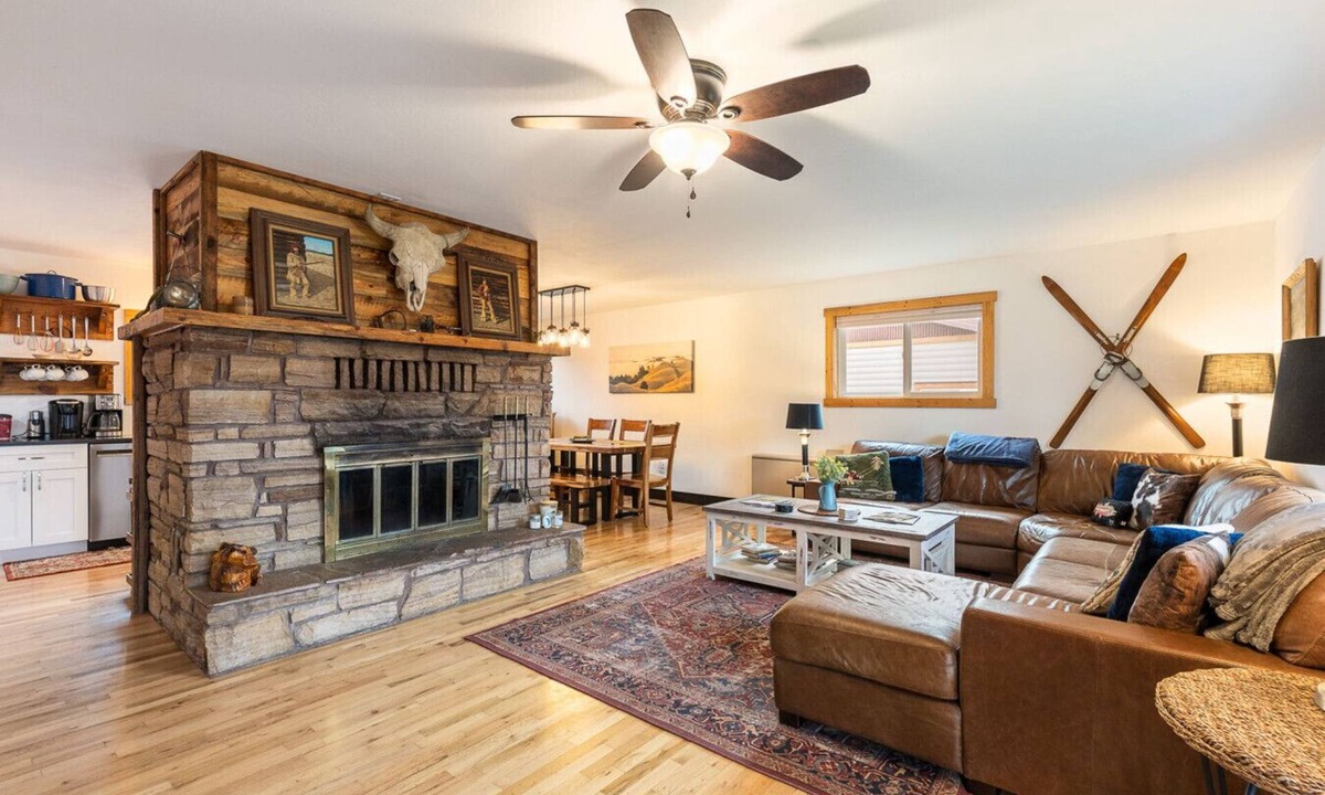 Stevensville Cottage | Lester’s Cottage - Riverfront Retreat