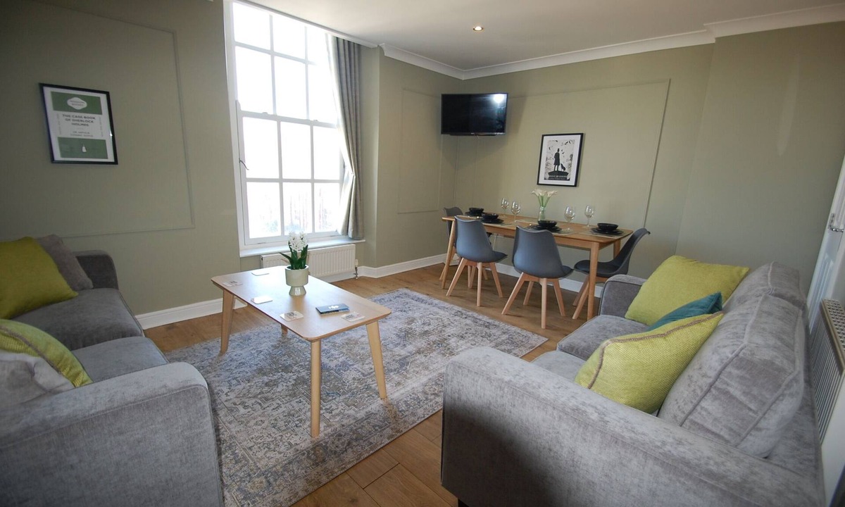 Abergavenny Apartment | Lestrade 2 Bed Apartment Duplex