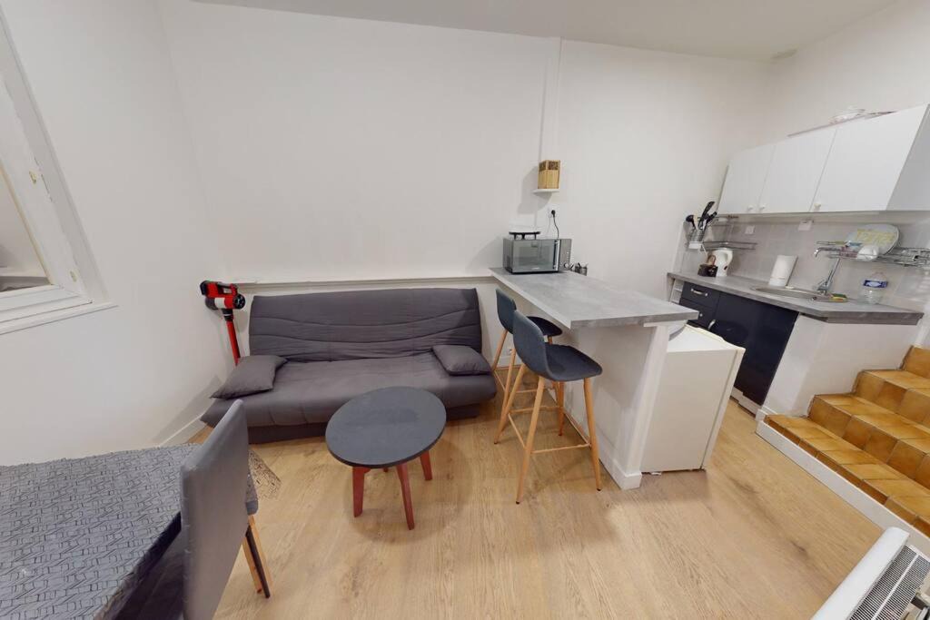 Anatole France Danton Apartment | Lesueur RDC - 1 ch proche gare